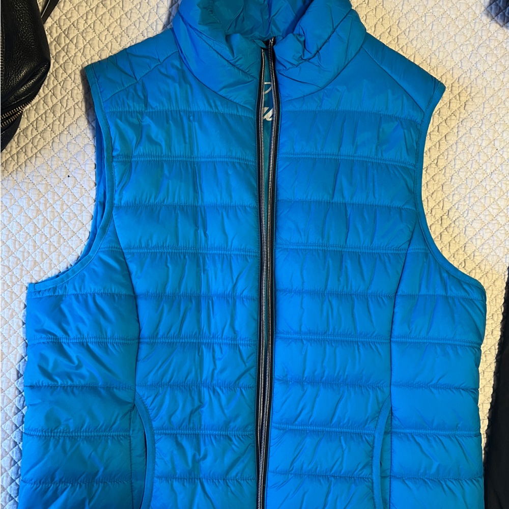L women vest, like new.